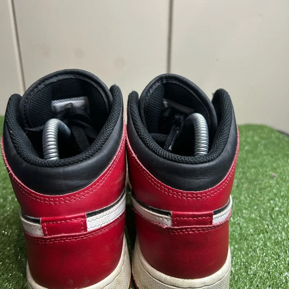 Size 6Y- Jordan 1 Mid
Gym Red Black White (2024) GS - Picture 3 of 6